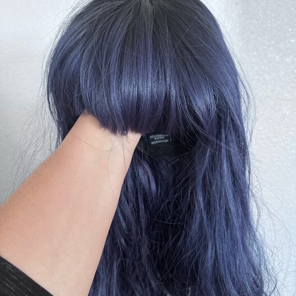 Mid length purple wig - Picture 6 of 9